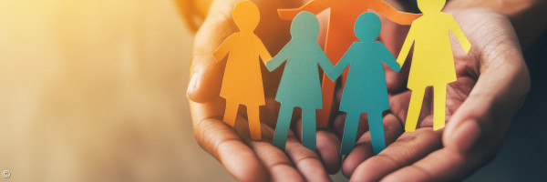 Hände, die Kinder schützen