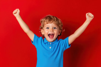 KI Bild freuendes Kind